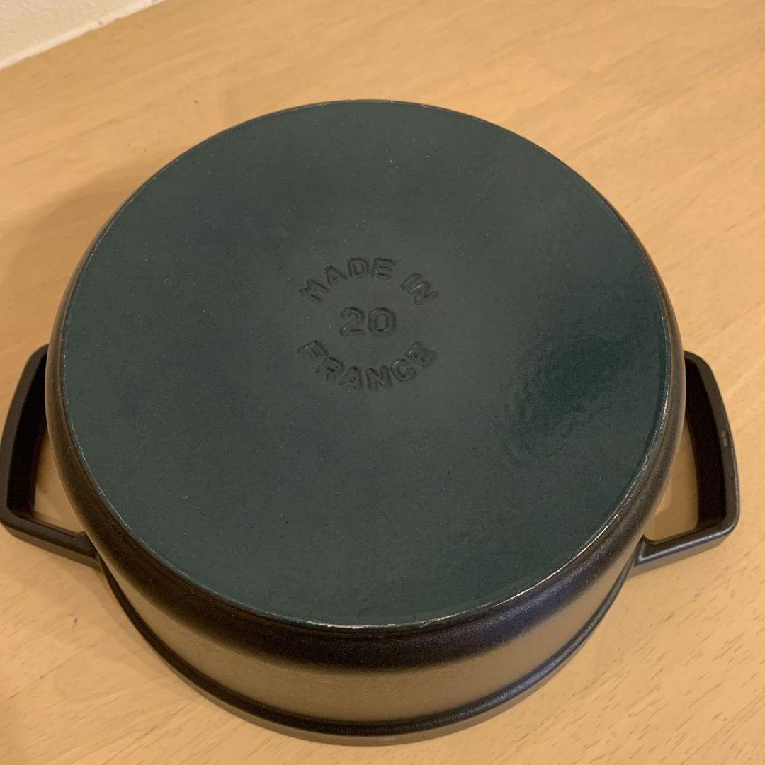 STAUB(ストウブ)のストウブ　ラウンド　20cm ピコ　ココットラウンド インテリア/住まい/日用品のキッチン/食器(鍋/フライパン)の商品写真