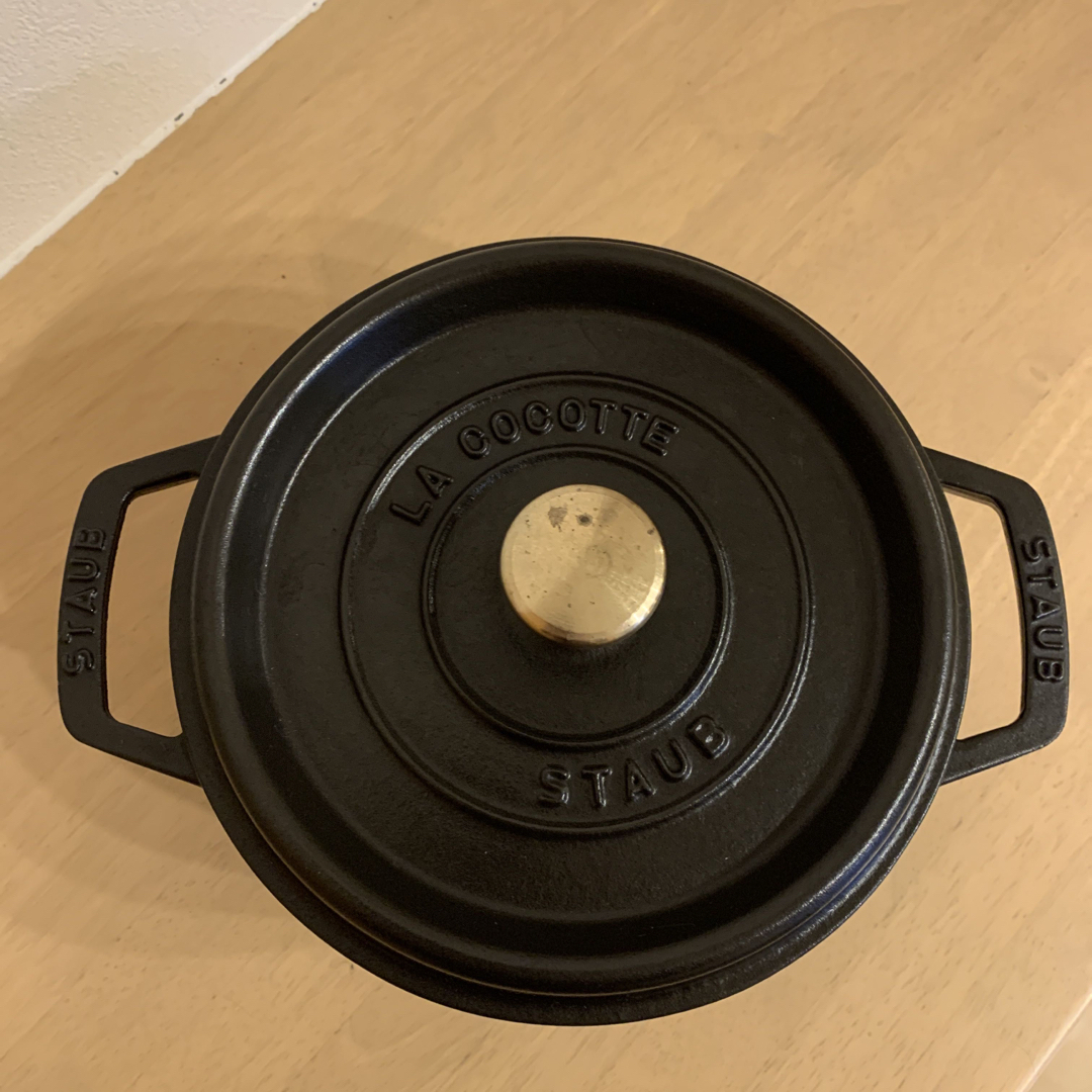 STAUB(ストウブ)のストウブ　ラウンド　20cm ピコ　ココットラウンド インテリア/住まい/日用品のキッチン/食器(鍋/フライパン)の商品写真