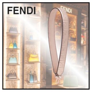 フェンディ(FENDI)のFENDI フェンディ　ストラップユー　ピンクゴールド(その他)