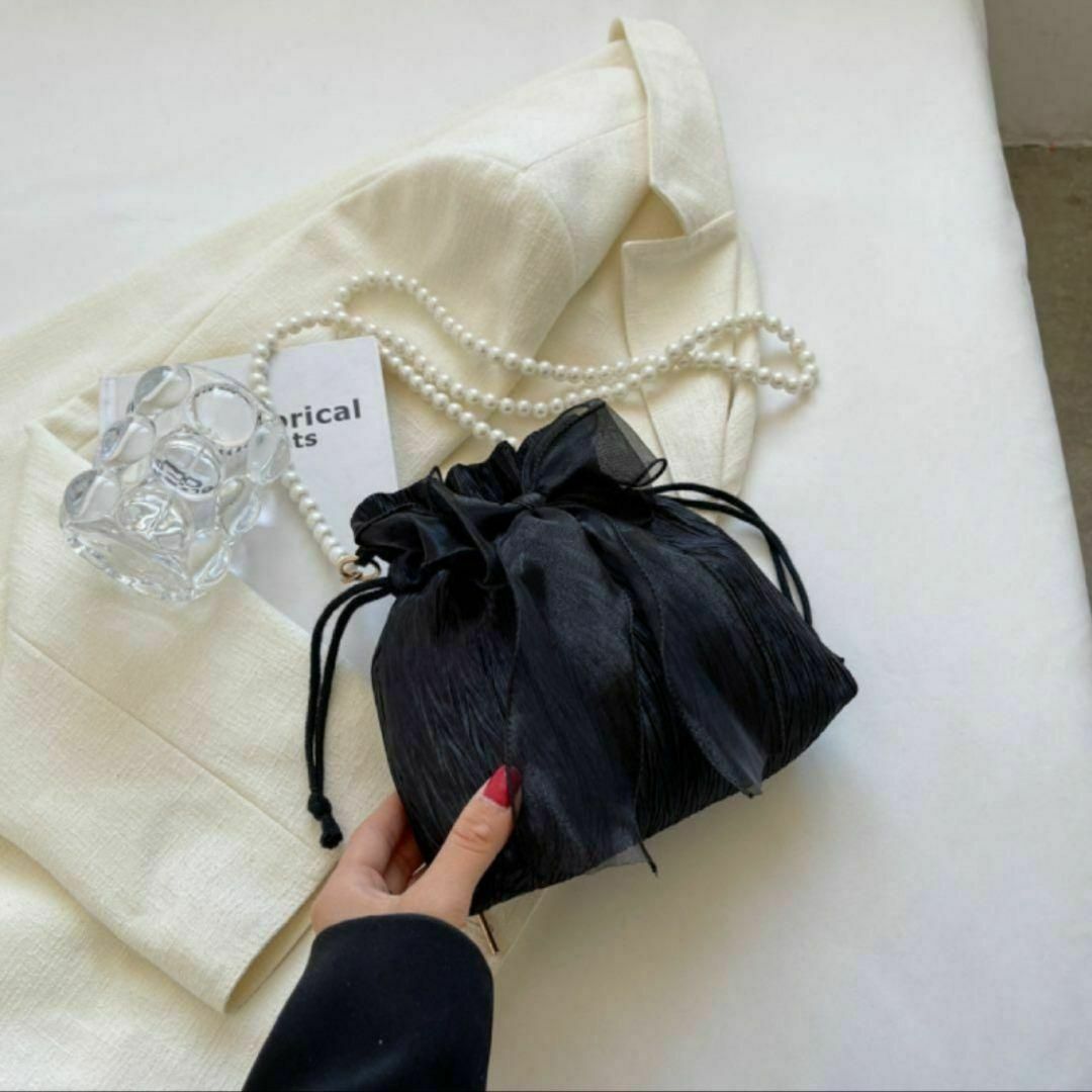 パール チェーン付き ブラック 巾着 ショルダーバッグ パーティーバック 結婚式 レディースのバッグ(ショルダーバッグ)の商品写真
