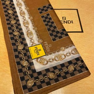 フェンディ(FENDI)の🉐未使用　フェンディ   ハンカチスカーフ　　定番　人気の５ズッカ 46センチ🟫(ハンカチ)