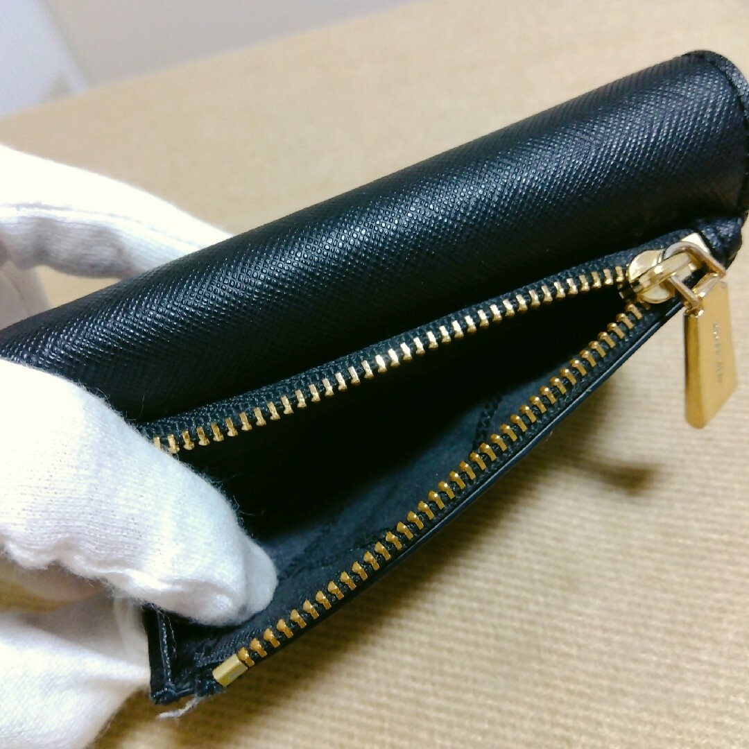 Michael Kors(マイケルコース)の■マイケルコース　MICHAEL KORS■箱有り■２つ折り財布　ブラック レディースのファッション小物(財布)の商品写真