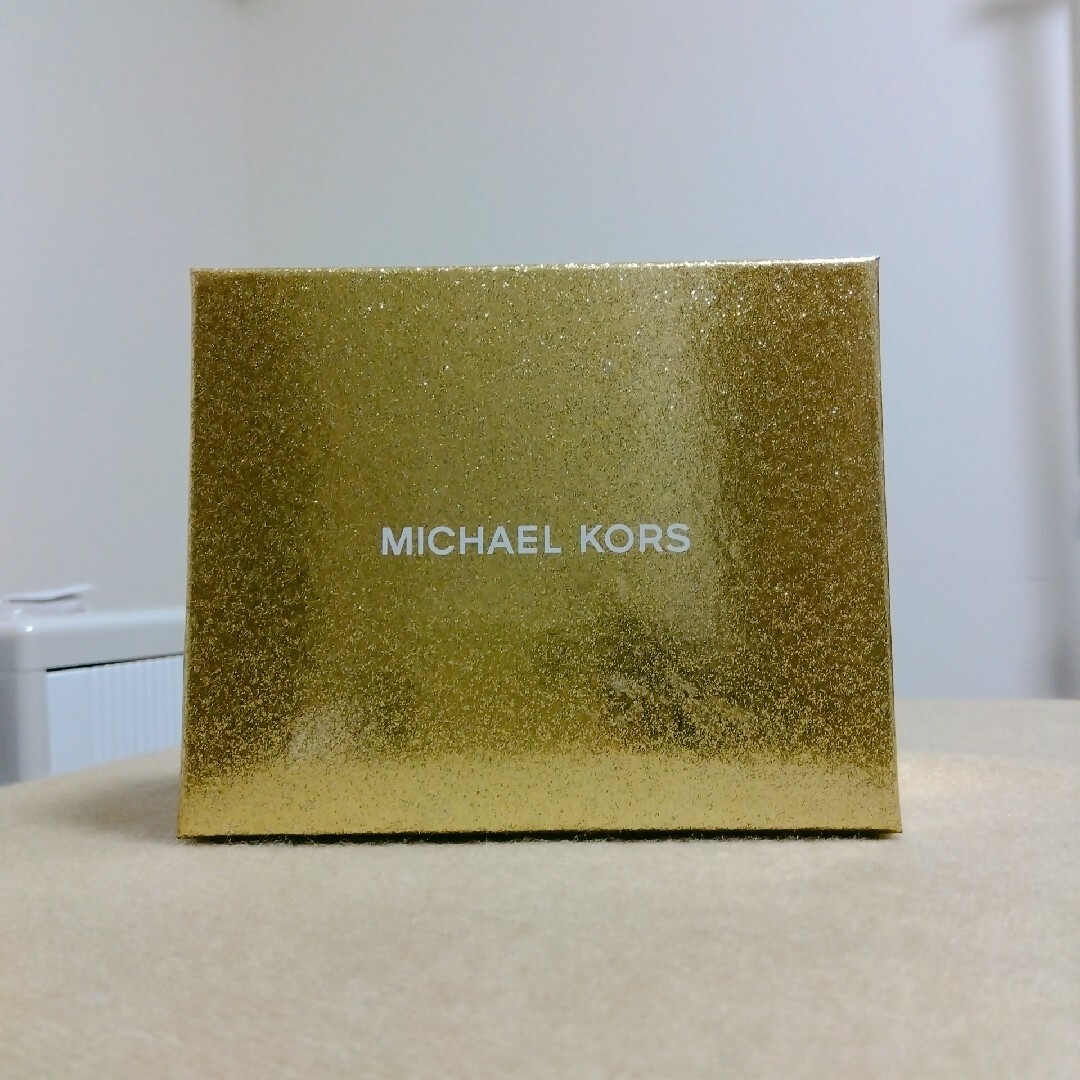 Michael Kors(マイケルコース)の■マイケルコース　MICHAEL KORS■箱有り■２つ折り財布　ブラック レディースのファッション小物(財布)の商品写真