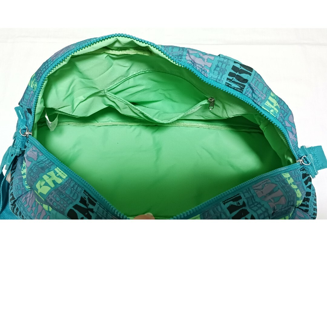 NIKE(ナイキ)のユニセックス  NIKE  総柄 ボストンバッグ ショルダーストラップ付き レディースのバッグ(ボストンバッグ)の商品写真