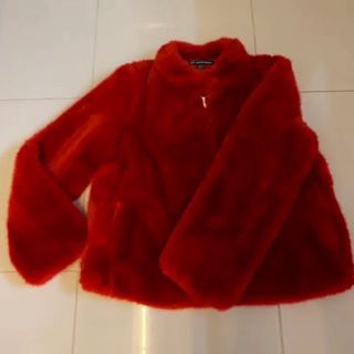 ザラ(ZARA)の【ZARA】レッドエコファージャケット【ザラ】(毛皮/ファーコート)