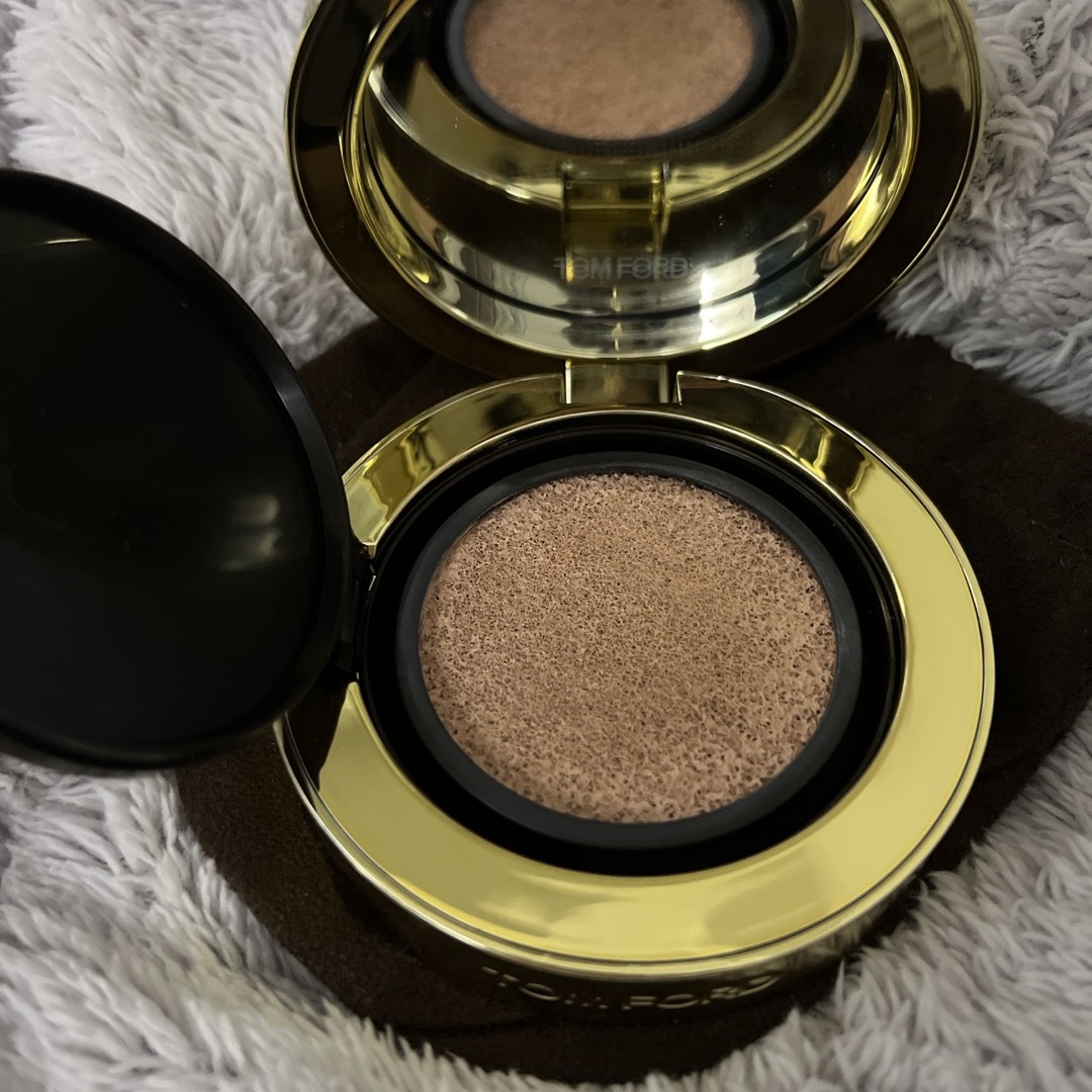 TOM FORD BEAUTY(トムフォードビューティ)のトムフォード　クッションファンデ　ローズ コスメ/美容のベースメイク/化粧品(ファンデーション)の商品写真