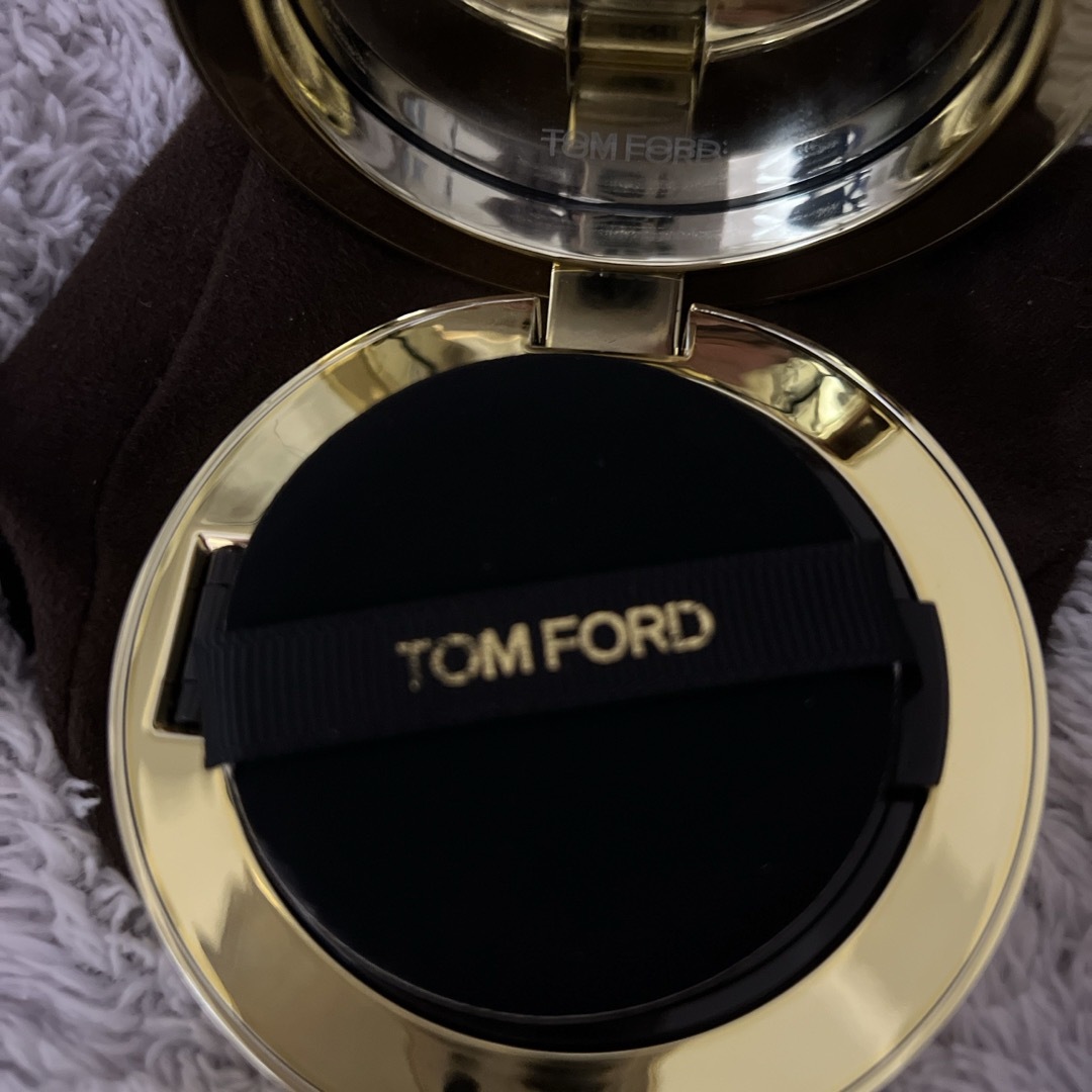 TOM FORD BEAUTY(トムフォードビューティ)のトムフォード　クッションファンデ　ローズ コスメ/美容のベースメイク/化粧品(ファンデーション)の商品写真