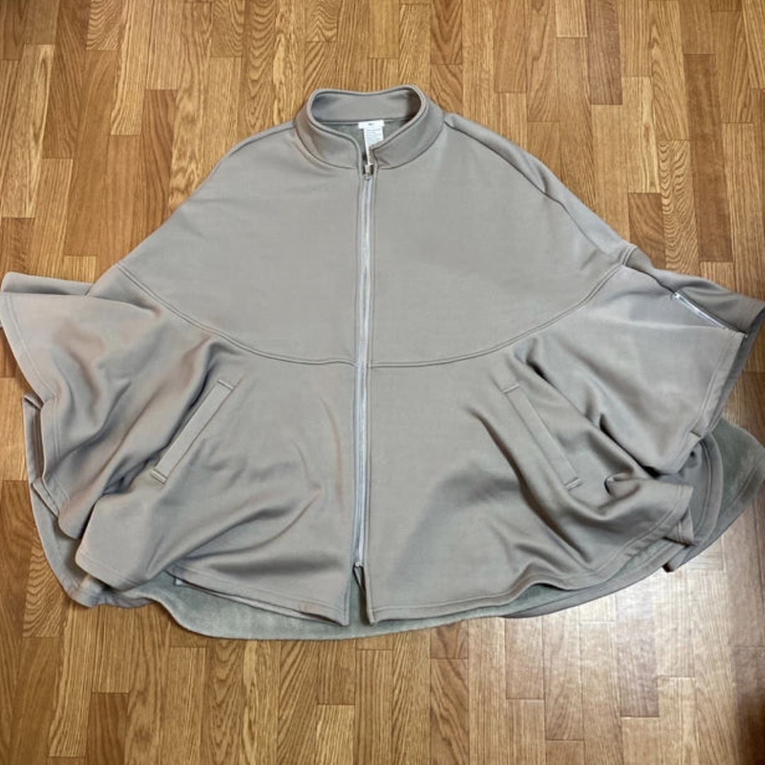 激レア☆完売品☆ダブスタ AKKO× Sov.ナイロンボンバーポンチョ 激レア☆完売品☆ダブスタ AKKO× Sov.ナイロンボンバーポンチョ