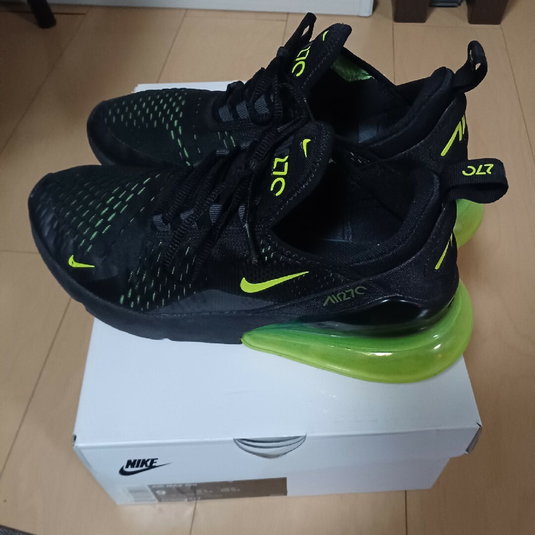 NIKE(ナイキ)のAIR MAX 270 メンズの靴/シューズ(スニーカー)の商品写真