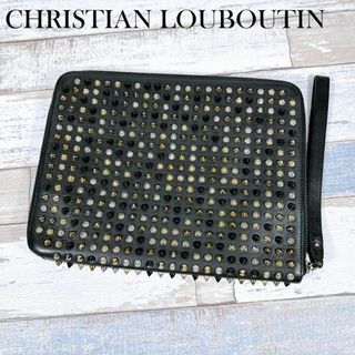 クリスチャンルブタン(Christian Louboutin)のクリスチャン ルブタン　クラッチバッグ　スタッズ ラウンドファスナー(クラッチバッグ)