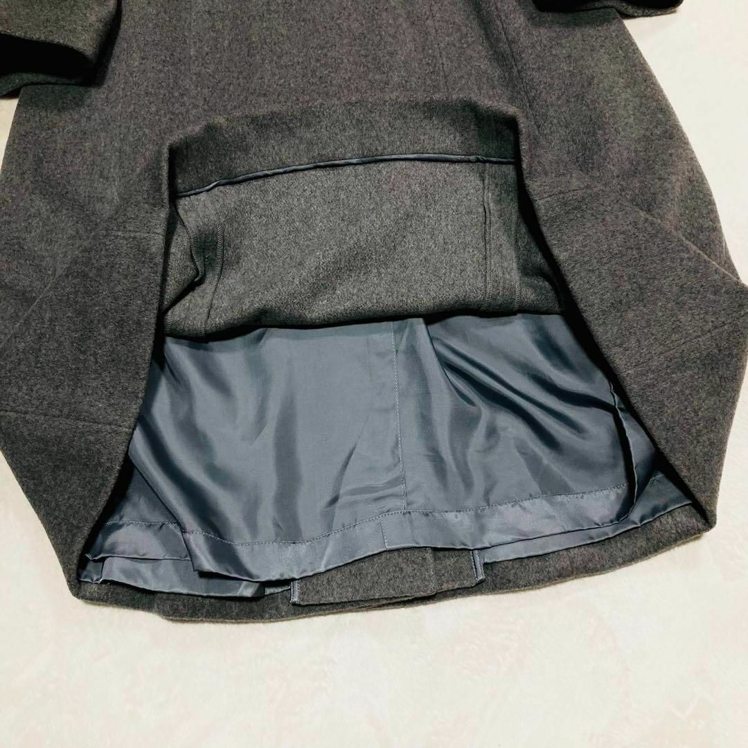 akiko　カシミヤ　ロングコート　ノーカラー　ファー　ウール　アキコ　アッシュ レディースのジャケット/アウター(ノーカラージャケット)の商品写真