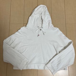 フィラ(FILA)のFILA MERCURYDUO  コラボ　パーカー　クロップド丈　ショート丈　白(パーカー)