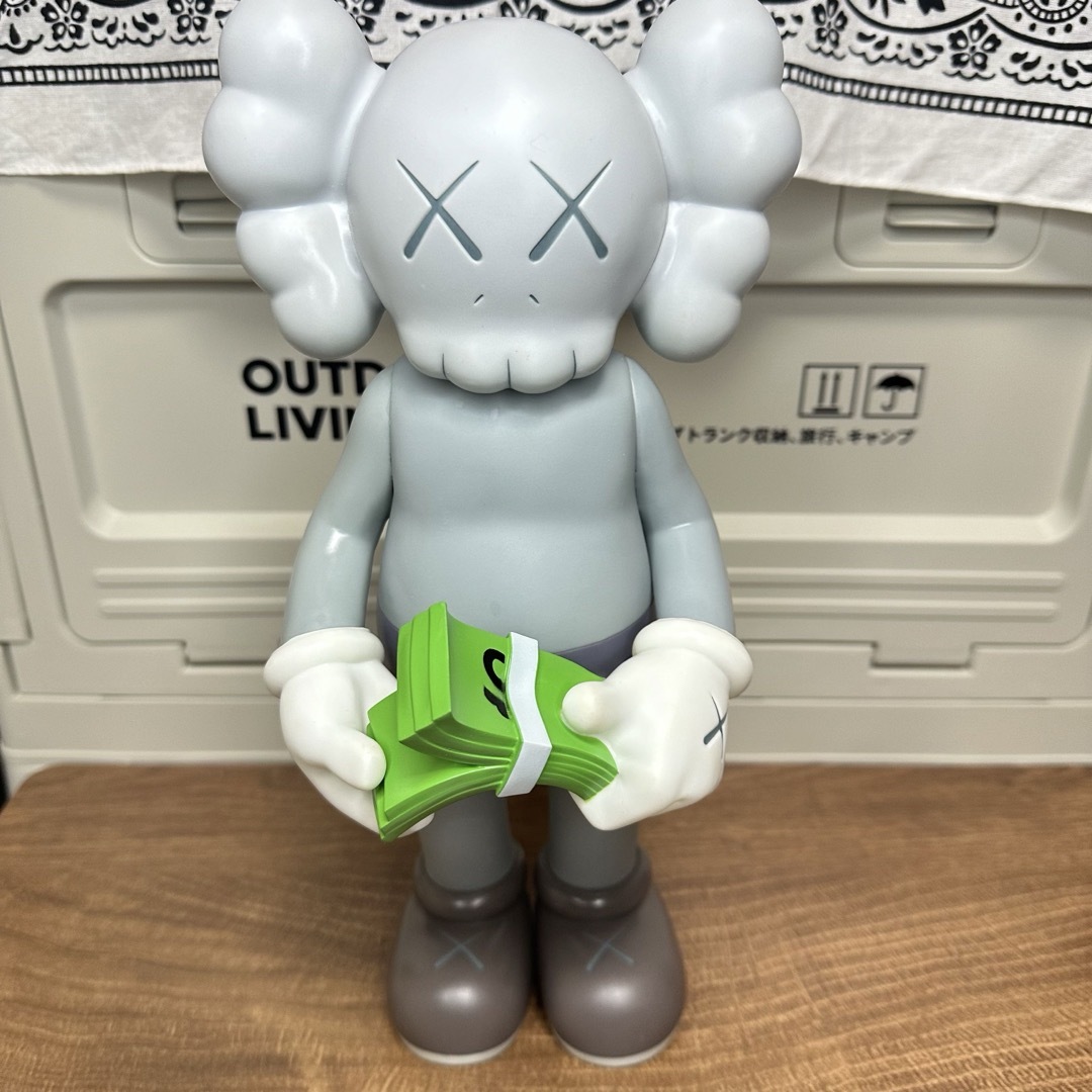 KAWS  Figure カウズ フィギュアハンドメイド