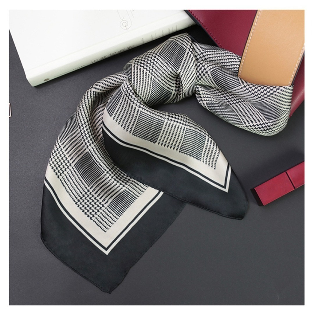 お洒落♡　スカーフ　シルク　ストール　大判　サテン　千鳥　高級感　上品 レディースのファッション小物(バンダナ/スカーフ)の商品写真