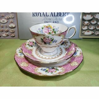 ロイヤルアルバート(ROYAL ALBERT)のロイヤルアルバート　レディカーライル　カップ＆ソーサー＆18cmプレート　⑤(食器)