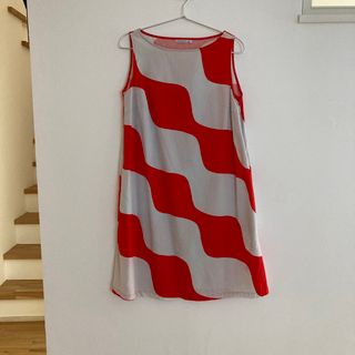 マリメッコ(marimekko)の【美品】マリメッコ  ワンピース　taifuuni　タイフーニ　36(ひざ丈ワンピース)