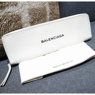 バレンシアガ(Balenciaga)の正規品☆バレンシアガ　クラッチバッグ　エブリデイ　白　ロゴ　バッグ　財布　小物(クラッチバッグ)