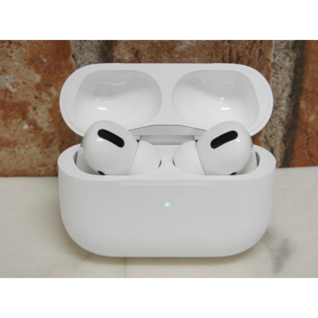 APPLE AirPods Pro ノイズキャンセリング付完全ワイヤレスイヤホン スマホ/家電/カメラのオーディオ機器(ヘッドフォン/イヤフォン)の商品写真