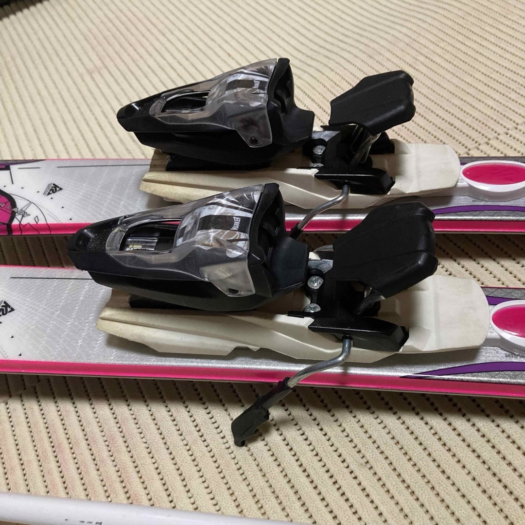 K2(ケーツー)のK2 MAGIC STAR LADY 142cm ビンディング　ストック　セット スポーツ/アウトドアのスキー(板)の商品写真