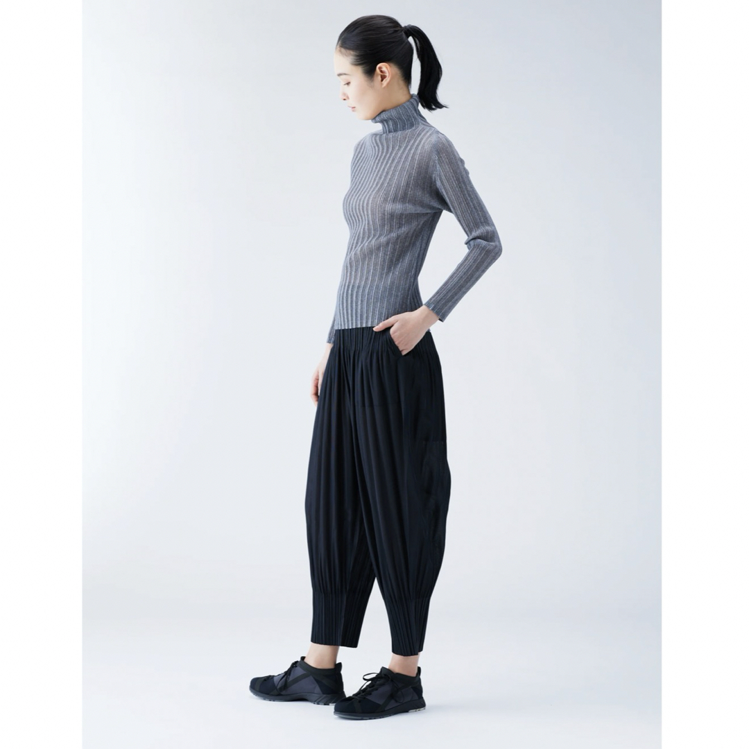 PLEATS PLEASE ISSEY MIYAKE(プリーツプリーズイッセイミヤケ)のプリーツプリーズRIB PLEATS BASICSトップス レディースのトップス(カットソー(長袖/七分))の商品写真