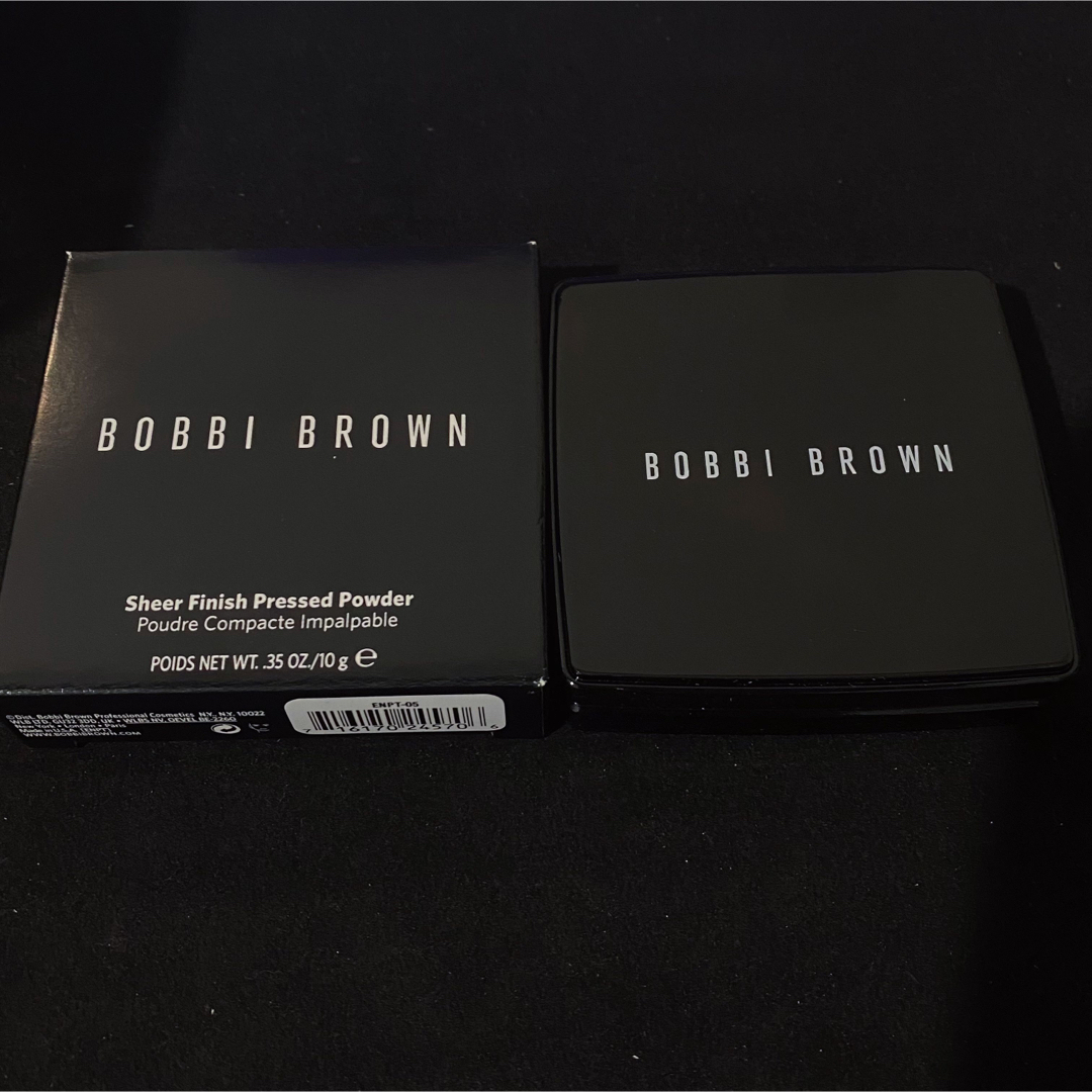 BOBBI BROWN(ボビイブラウン)のボビイ ブラウン   シアーフィニッシュ　プレストパウダー 05 ソフトサンド コスメ/美容のベースメイク/化粧品(フェイスパウダー)の商品写真