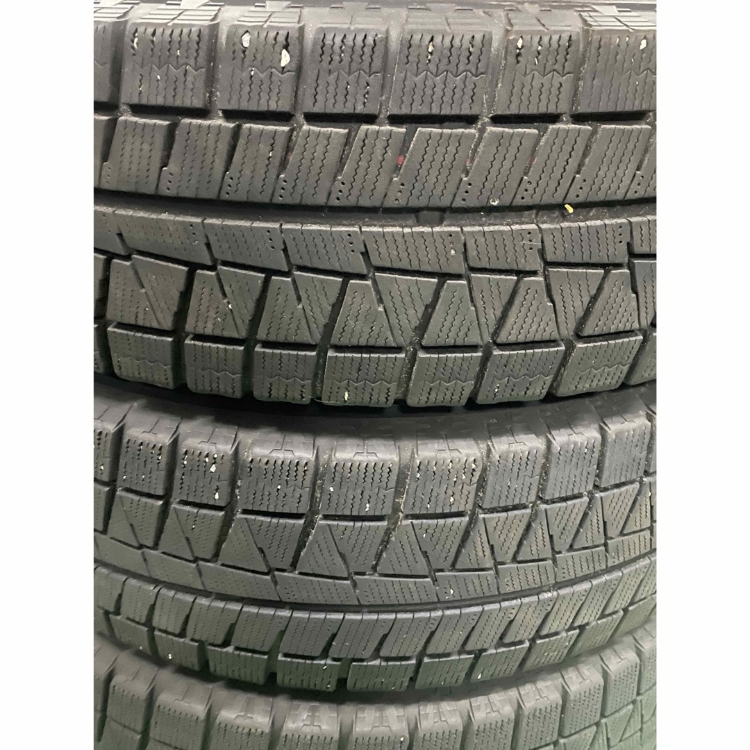 BRIDGESTONE(ブリヂストン)の冬タイヤ　スタッドレスタイヤ　205/70R15  中古品　4本セット 自動車/バイクの自動車(タイヤ)の商品写真