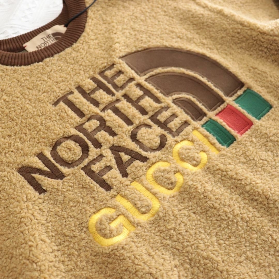 Gucci(グッチ)のタグ付き！希少サイズGUCCI×The North Face ボアクルーネック レディースのトップス(トレーナー/スウェット)の商品写真