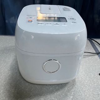 トウシバ(東芝)のTOSHIBA 東芝 IH炊飯器 3合 RC-5XT 2022年製(炊飯器)