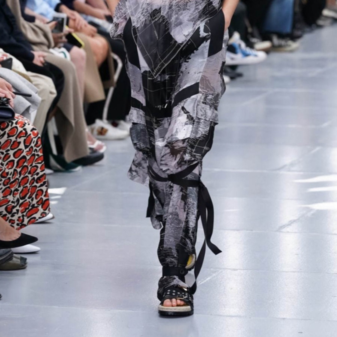 sacai 大人気✨地図柄 パンツ レディース sacai 大人気✨地図柄 パンツ レディース