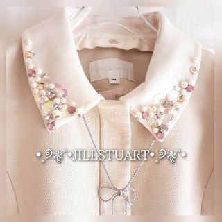 ジルスチュアート(JILLSTUART)のJILLSTUART ビジュー襟付き NOAH ジャケット(ブルゾン)