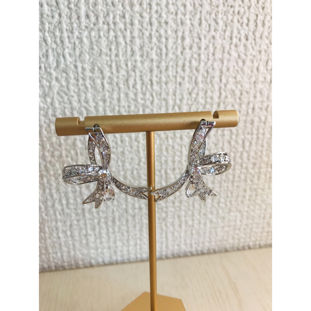 SWAROVSKI - M様専用 スワロフスキー注目 宝物 Volta ドロップピアス リボン ホワイトの通販 by ヒマラヤ⭐︎ |スワロフスキー ならラクマ SWAROVSKI - M様専用 スワロフスキー注目 宝物 Volta ドロップピアス リボン ホワイトの通販 by ヒマラヤ⭐︎ |スワロフスキー ならラクマ