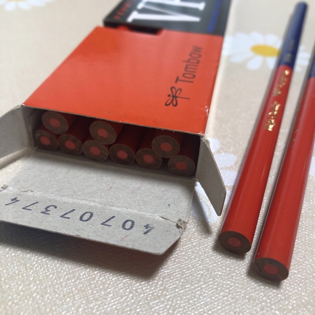 トンボ鉛筆(トンボエンピツ)のトンボ 赤青鉛筆 8900VP 朱藍 8900-VP(11本入) インテリア/住まい/日用品の文房具(その他)の商品写真