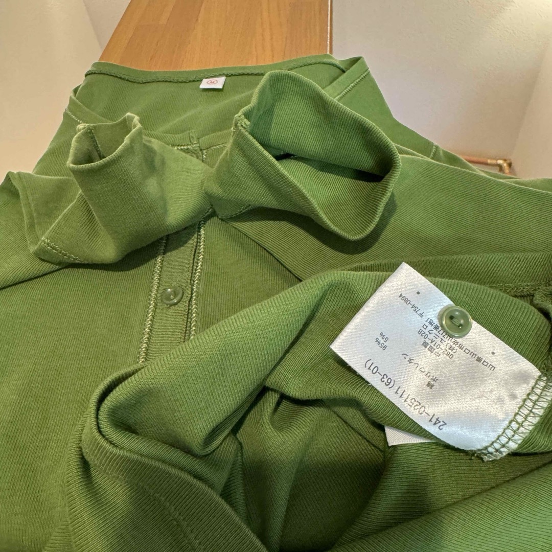 UNIQLO(ユニクロ)のUNIQLOカットソー 長袖  黄緑 レディースのトップス(Tシャツ(長袖/七分))の商品写真