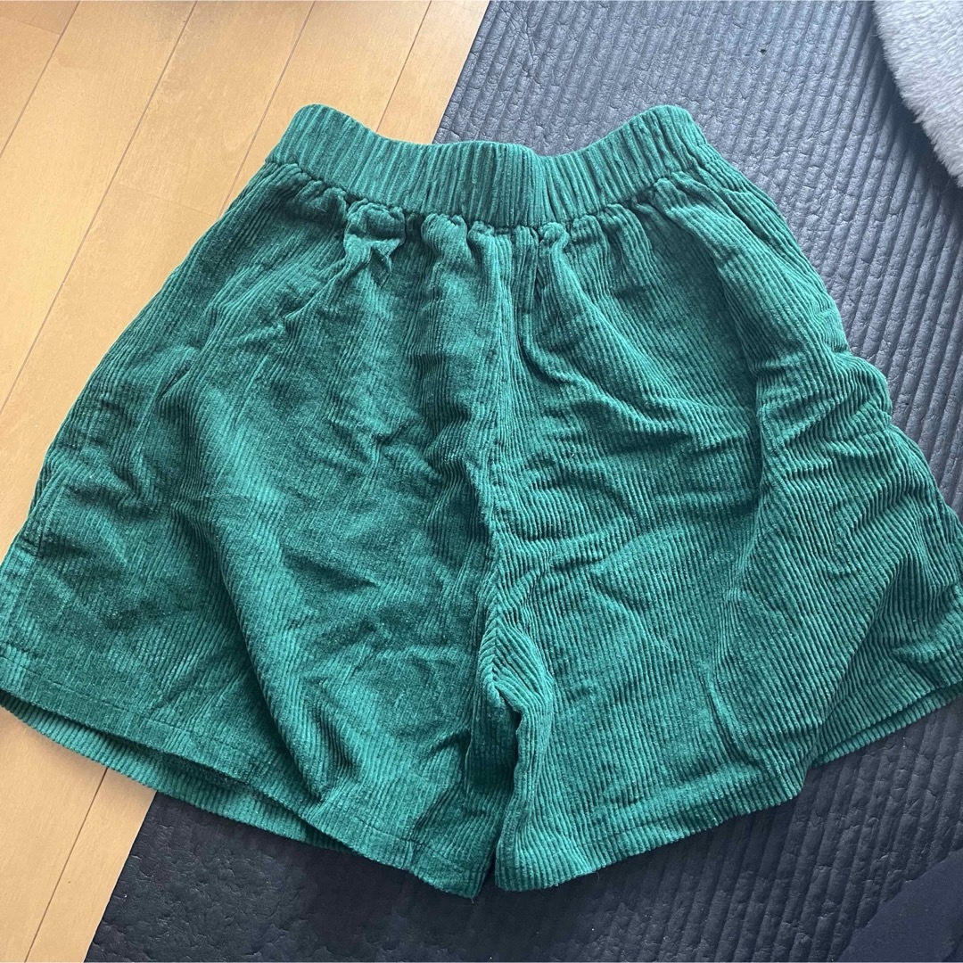 半ズボン　緑　コーデュロイ レディースのパンツ(ショートパンツ)の商品写真