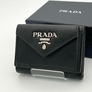 プラダ(PRADA)の✨極美品✨プラダ 三つ折り財布 サフィアーノレザー 黒 ミニウォレット レター(財布)