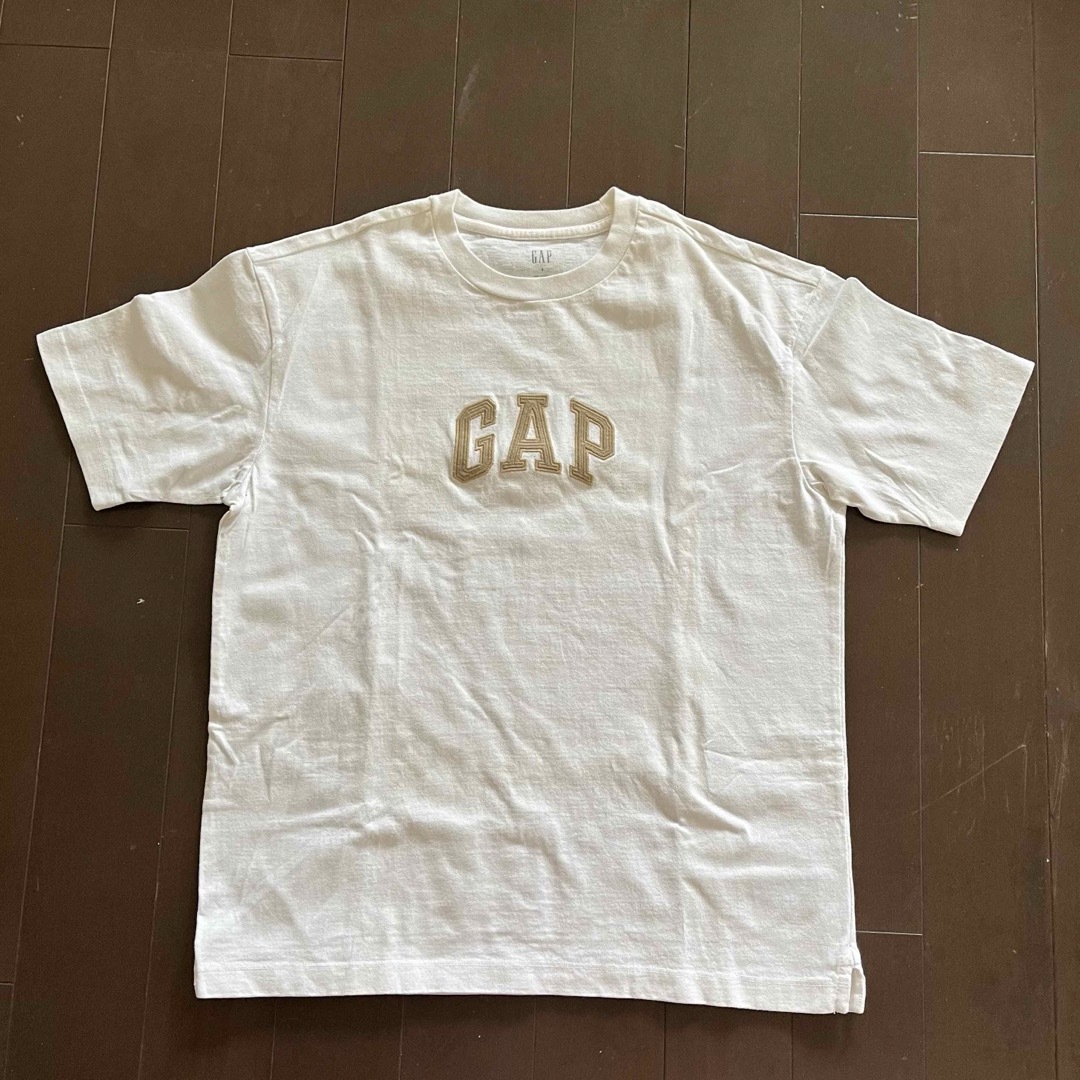 GAP(ギャップ)のGAP  レディース　白Tシャツ　刺繍　【未使用】 レディースのトップス(Tシャツ(半袖/袖なし))の商品写真