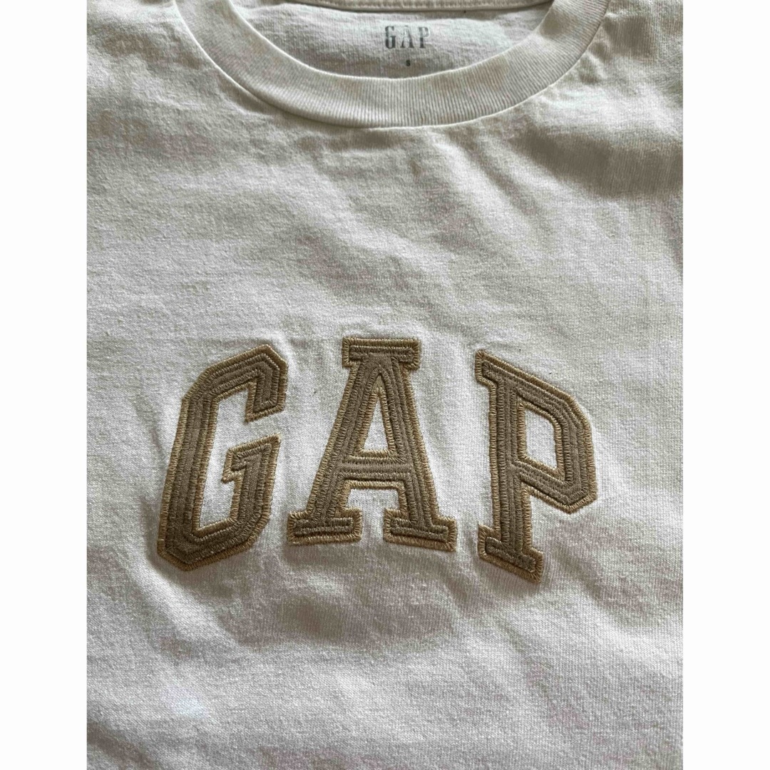 GAP(ギャップ)のGAP  レディース　白Tシャツ　刺繍　【未使用】 レディースのトップス(Tシャツ(半袖/袖なし))の商品写真