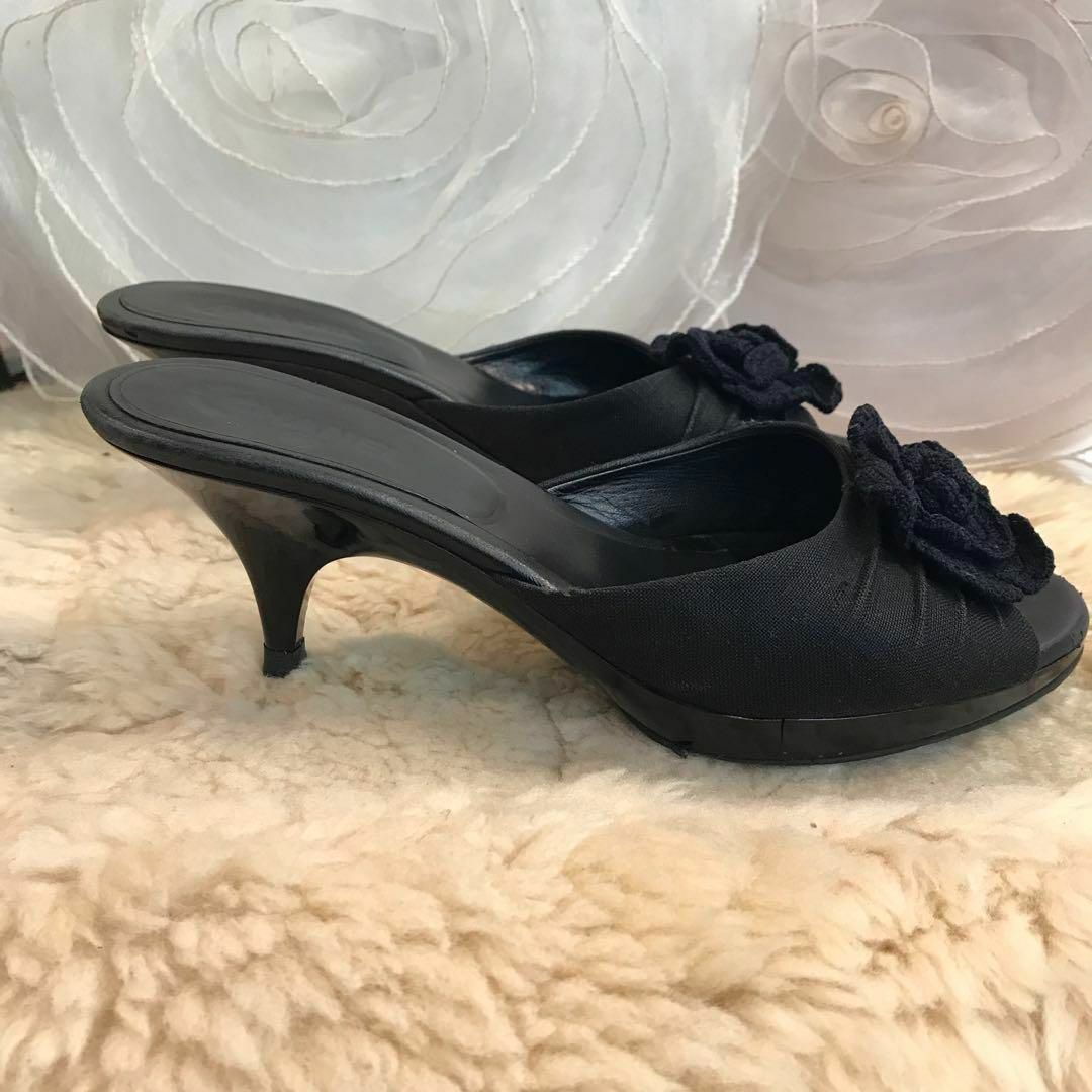 CHANEL サンダル カメリア 黒 ローヒール 約23.5cm ミュール CHANEL サンダル カメリア 黒 ローヒール 約23.5cm ミュール