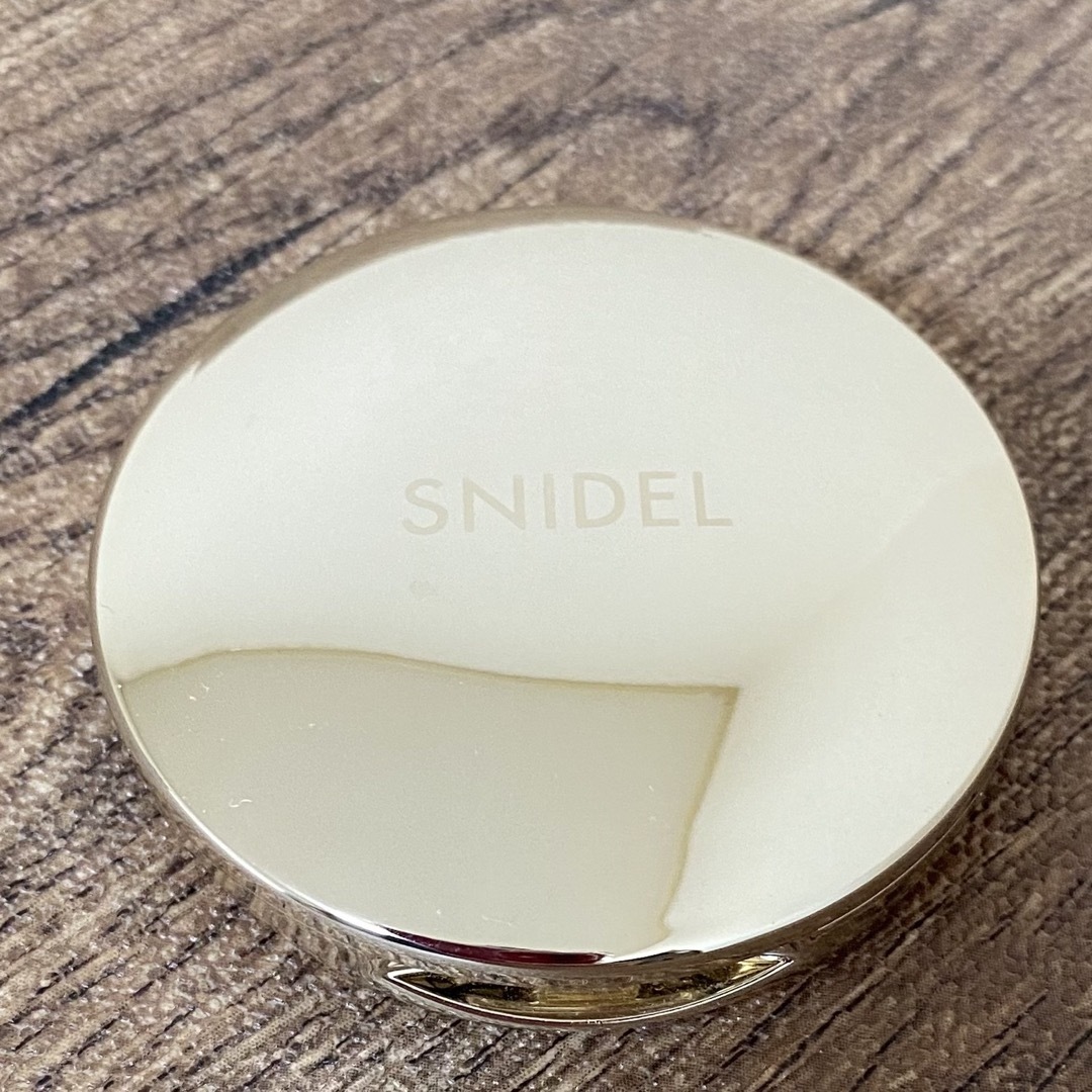 SNIDEL(スナイデル)のスナイデル　シルキータッチアイズ コスメ/美容のベースメイク/化粧品(アイシャドウ)の商品写真