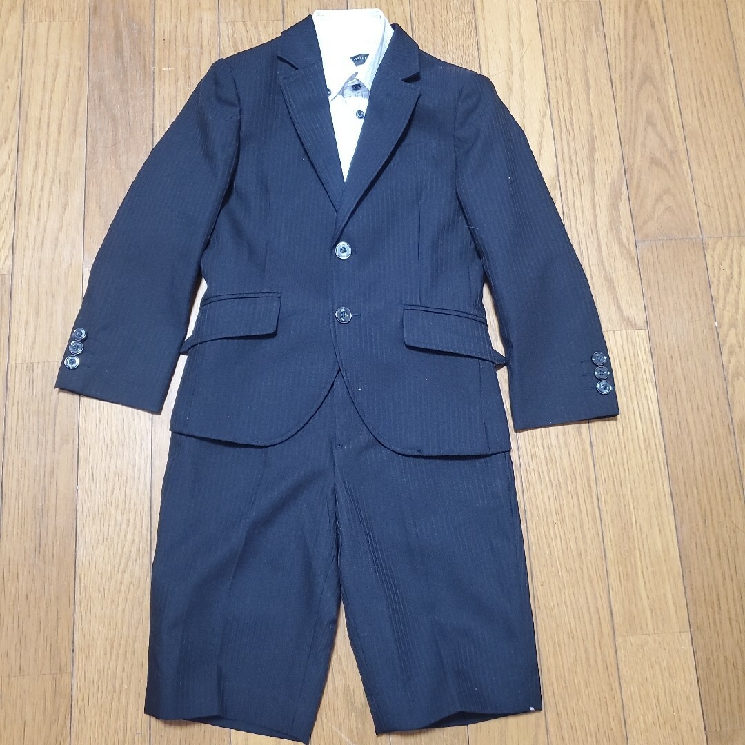 男の子スーツ　110cm　シャツ付き キッズ/ベビー/マタニティのキッズ服男の子用(90cm~)(ドレス/フォーマル)の商品写真