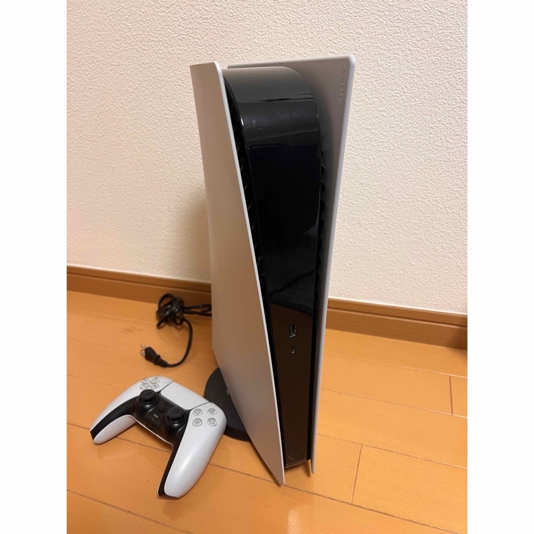 PlayStation(プレイステーション)のPlayStation 5 デジタル・エディション (CFI-1200B01) エンタメ/ホビーのゲームソフト/ゲーム機本体(家庭用ゲーム機本体)の商品写真