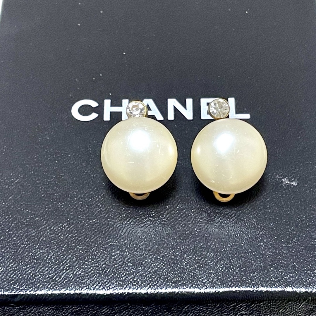 CHANEL(シャネル)のCHANELフェイクパールイヤリング レディースのアクセサリー(イヤリング)の商品写真