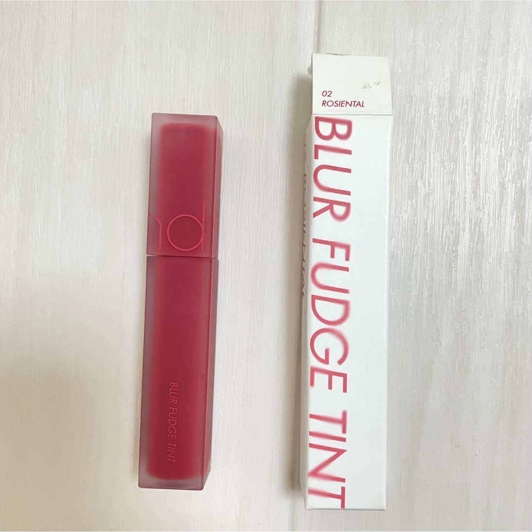 rom&nd(ロムアンド)のrom&nd BLUR FUDGE TINT 02 ROSIENTAL コスメ/美容のベースメイク/化粧品(リップグロス)の商品写真