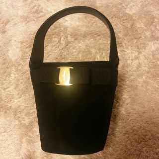 フェラガモ(Ferragamo)の値下げ！フェラガモ  りぼんbag(ハンドバッグ)