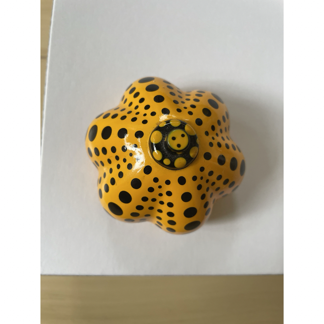 絶版品】草間彌生YAYOI KUSAMAペーパーウェイトカボチャpumpkin 絶版品】草間彌生YAYOI KUSAMAペーパーウェイトカボチャpumpkin