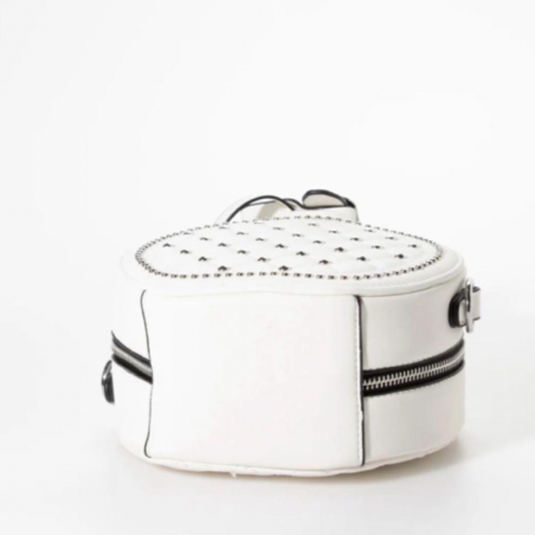 SVEC(シュベック)の新品　SVEC ハンドバッグ　ショルダーバッグ　キルティング　スタッズ　白 レディースのバッグ(ハンドバッグ)の商品写真