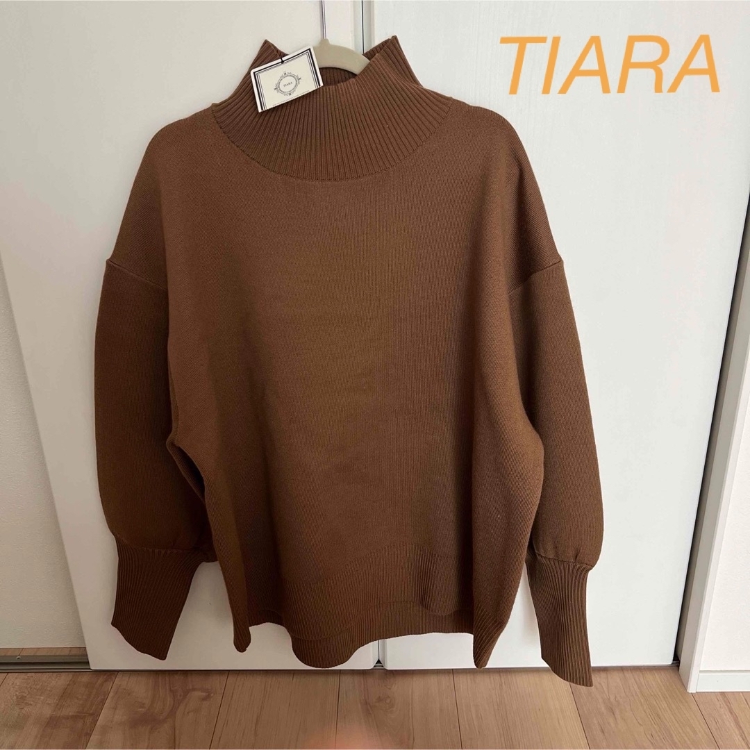 tiara(ティアラ)の新品　タグ付き　TIARA  ニット レディースのトップス(ニット/セーター)の商品写真