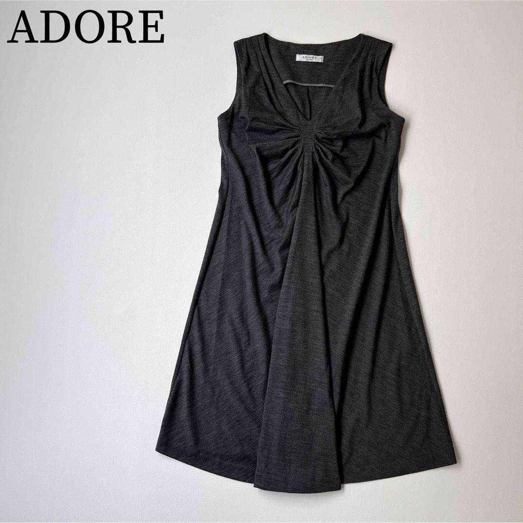 ADORE(アドーア)の美品　ADORE アドーア　膝丈ワンピース　ノースリーブ　リボン　グレー レディースのワンピース(ひざ丈ワンピース)の商品写真