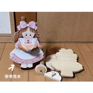 女の子のキッチンペーパースタンド  参考図案付き(その他)