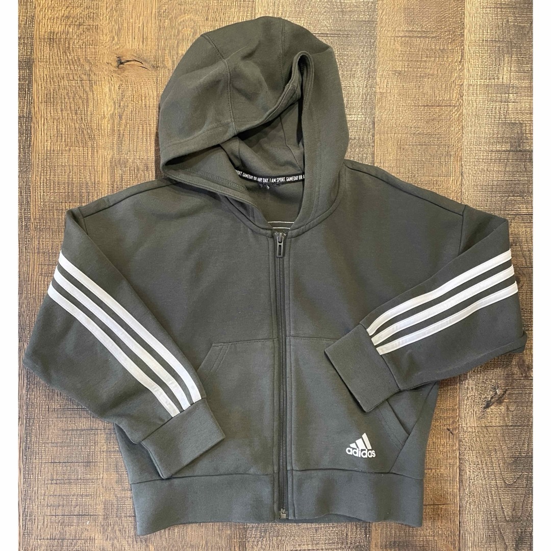 adidas(アディダス)のさらに値下げ♪ adidas キッズ　110 120 パーカー　 キッズ/ベビー/マタニティのキッズ服女の子用(90cm~)(ジャケット/上着)の商品写真